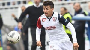 Farias azione cagliari away ottobre 2015 ifa