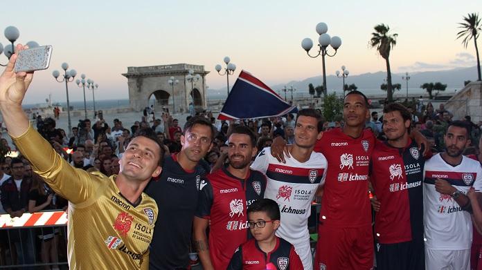 selfie cagliari presentazione maglie