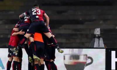 esultanza gol Pavoletti Napoli Cagliari