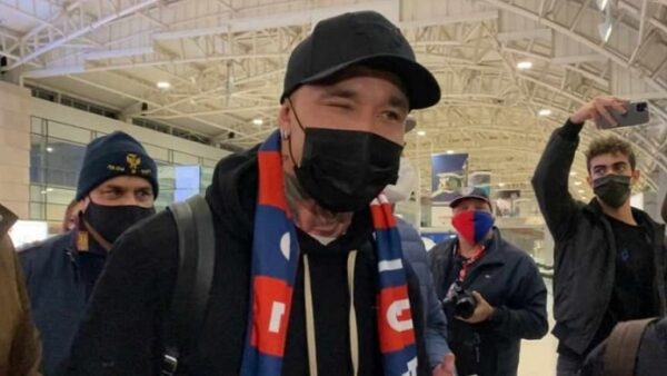 Radja nainggolan arrivo cagliari aeroporto (4)