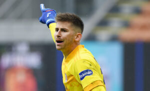 Vicario Fiorentina, la Viola fa dietro front. Il portiere del Cagliari non è più il favorito