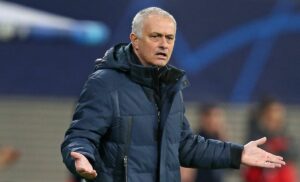 Cagliari-Roma, Mou (quasi) in panchina da squalificato