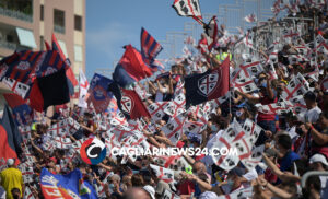 Cagliari Fiorentina, la Unipol Domus si infiamma per il match di Pasquetta: il dato sugli spettatori
