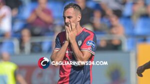 Allenamento Cagliari: Mancosu lascia il campo a scopo precauzionale