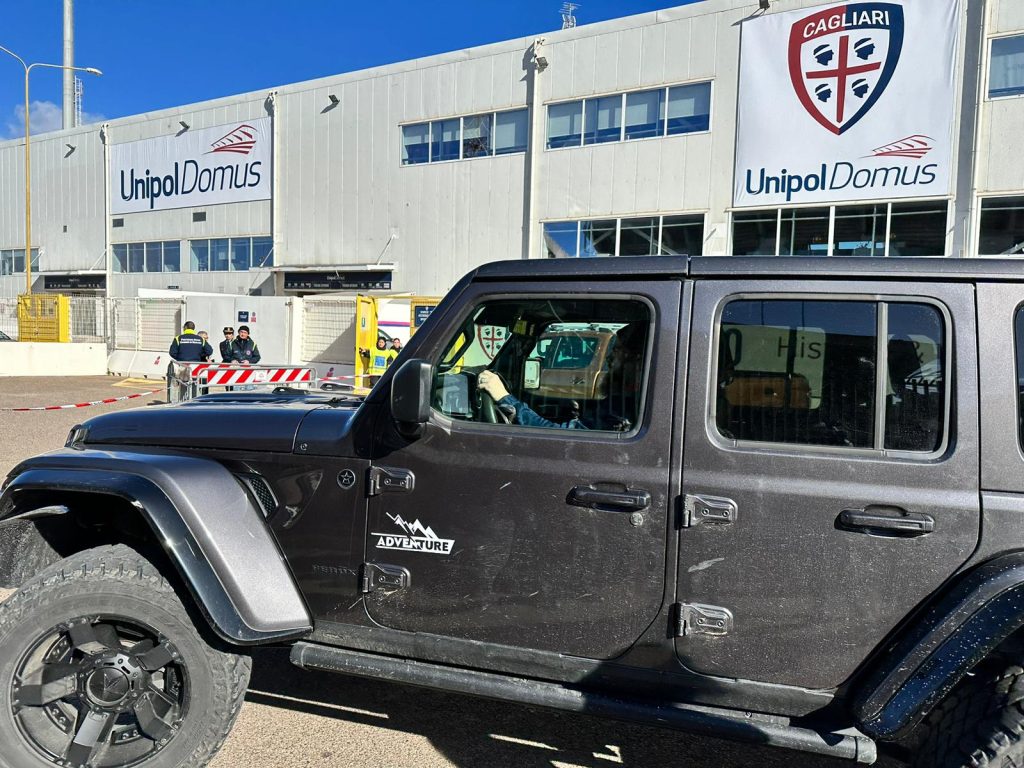 Morte Gigi Riva: l’arrivo dei giocatori del Cagliari alla camera ardente - VIDEO 27 Immagine WhatsApp 2024 01 23 ore 13.35.53 6122c936