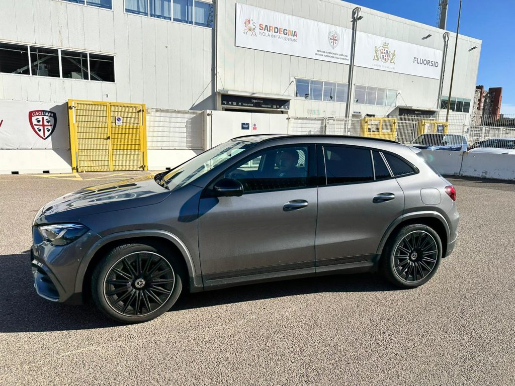 Morte Gigi Riva: l’arrivo dei giocatori del Cagliari alla camera ardente - VIDEO 31 Immagine WhatsApp 2024 01 23 ore 13.47.47 ea9ccab4