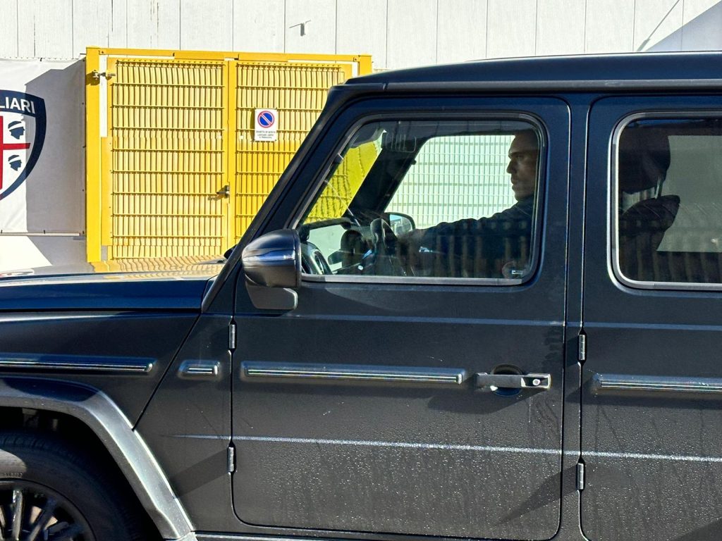 Morte Gigi Riva: l’arrivo dei giocatori del Cagliari alla camera ardente - VIDEO 37 Immagine WhatsApp 2024 01 23 ore 13.52.13 e4e85731