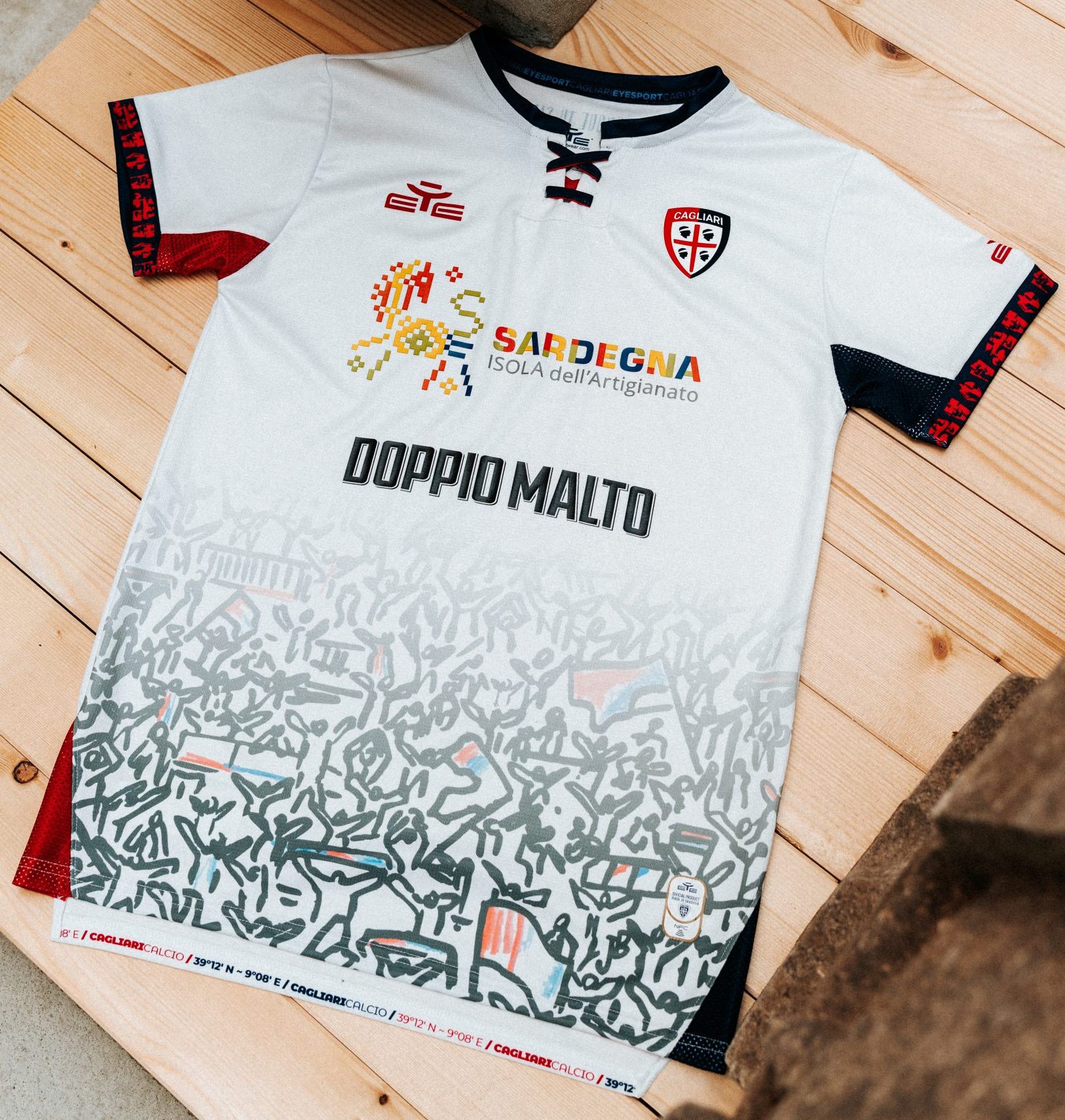 Cagliari, svelata la seconda maglia per la stagione 2025/26 - VIDEO 26 A7405811 scaled e1753969715698