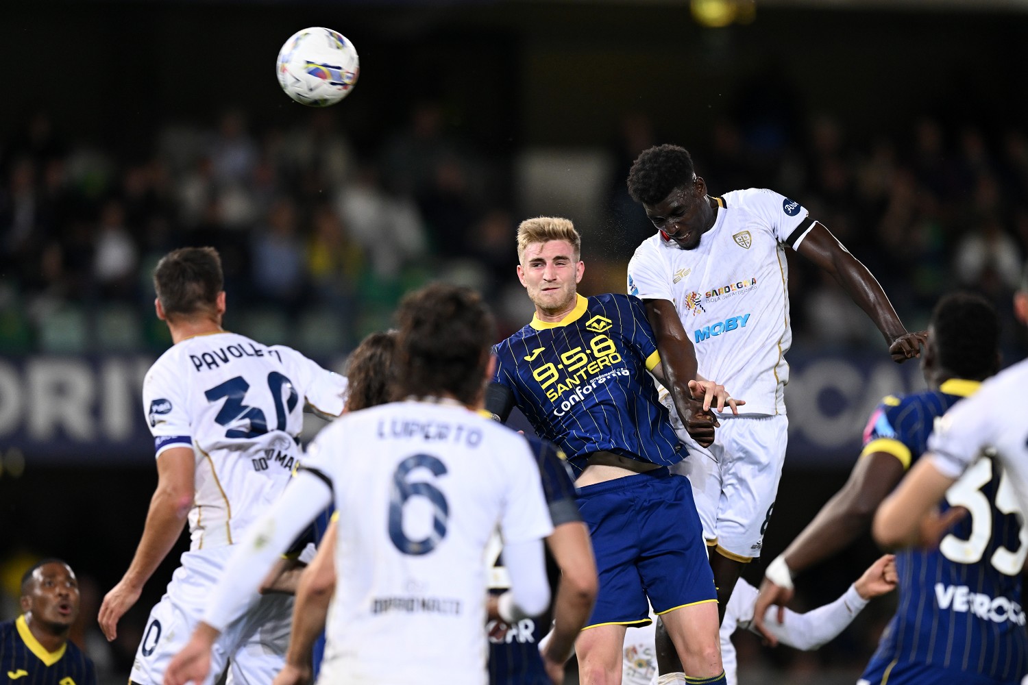 Verso Hellas Verona Cagliari, la formazione rossoblù deve invertire un trend contro gli scaligeri: ecco di cosa si tratta 26 Image Photo863482