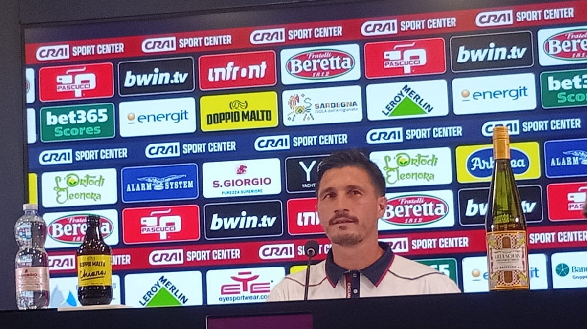 Conferenza stampa Pisacane: «Mi fido dei miei difensori per fermare Kean. L'esordio è una grande emozione! Su Kilicsoy...» 26 Immagine WhatsApp 2025 08 14 ore 12.35.40 583c5048 e1755347514442