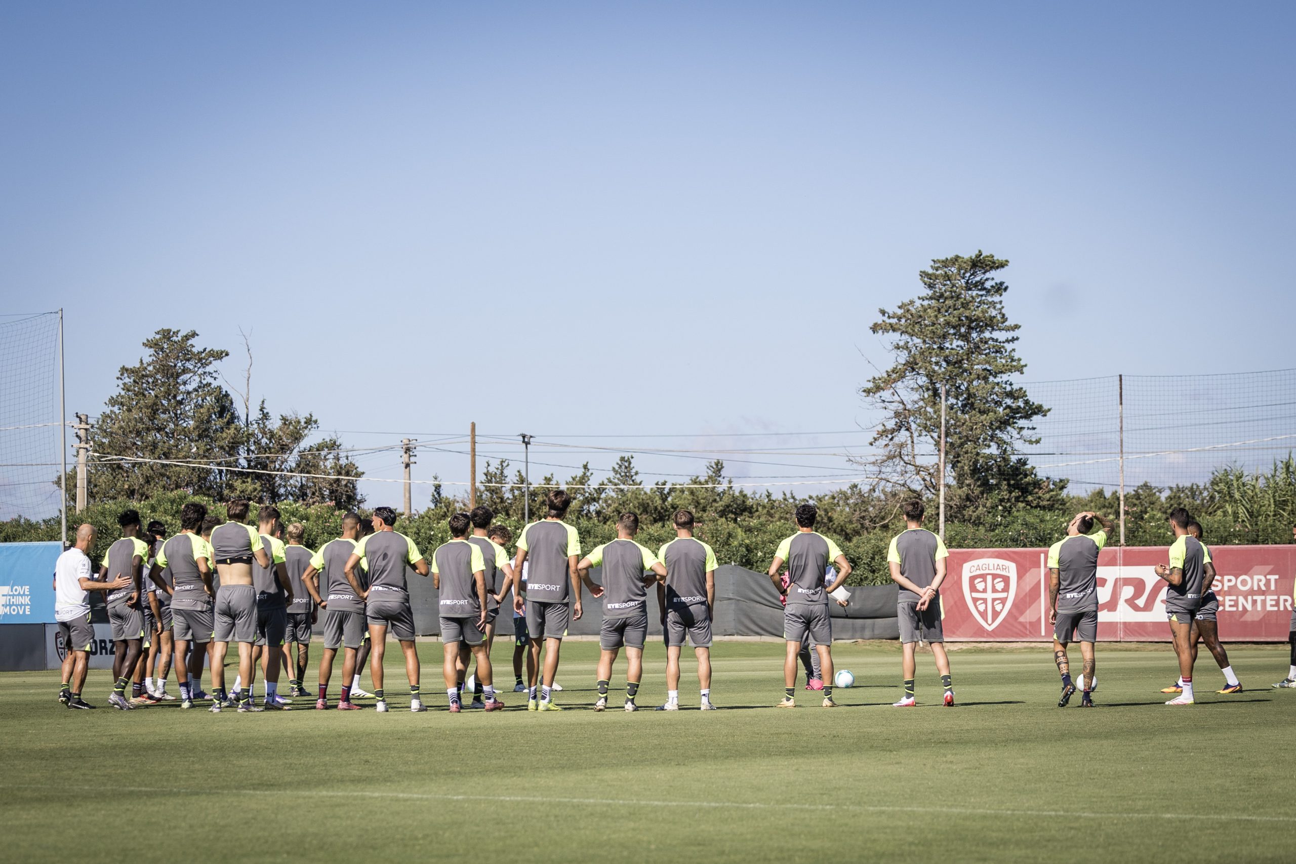 Allenamento Cagliari, i rossoblù tornano in campo! Le ultime su Mina, Folorunsho e Palestra 26 VSPA0891 gruppo scaled