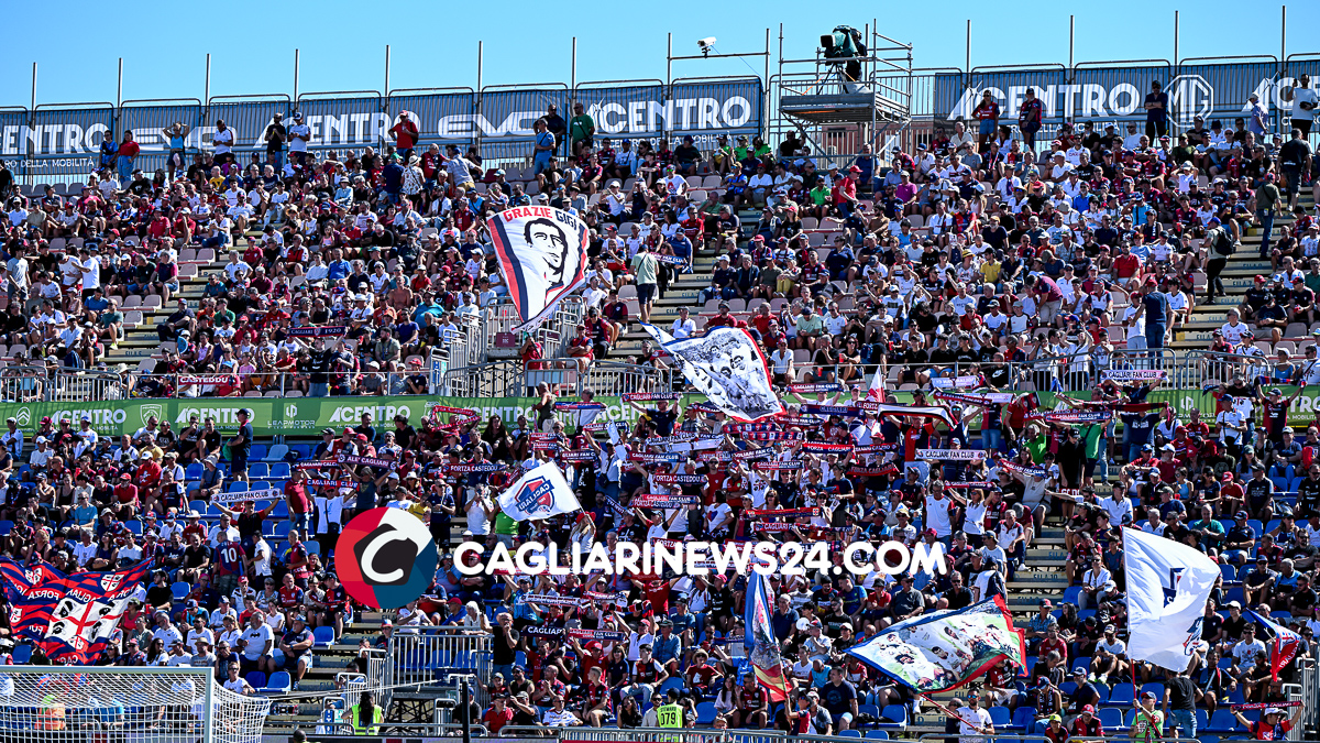 Cagliari Genoa, il club sardo manda un messaggio social ai suoi tifosi: «Coloriamo la nostra casa di rossoblù!» 26 Tifosi Cagliari