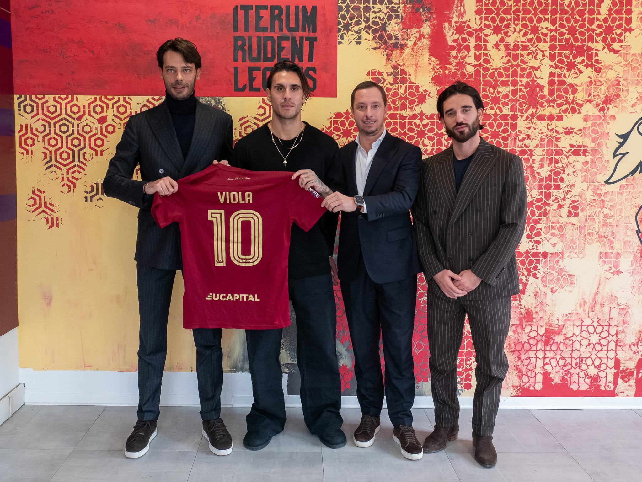 Ex Cagliari, la scoppiettante presentazione di Viola come nuovo giocatore del Ravenna - VIDEO 26 589906337 1279532844188867 3668779305436478292 n