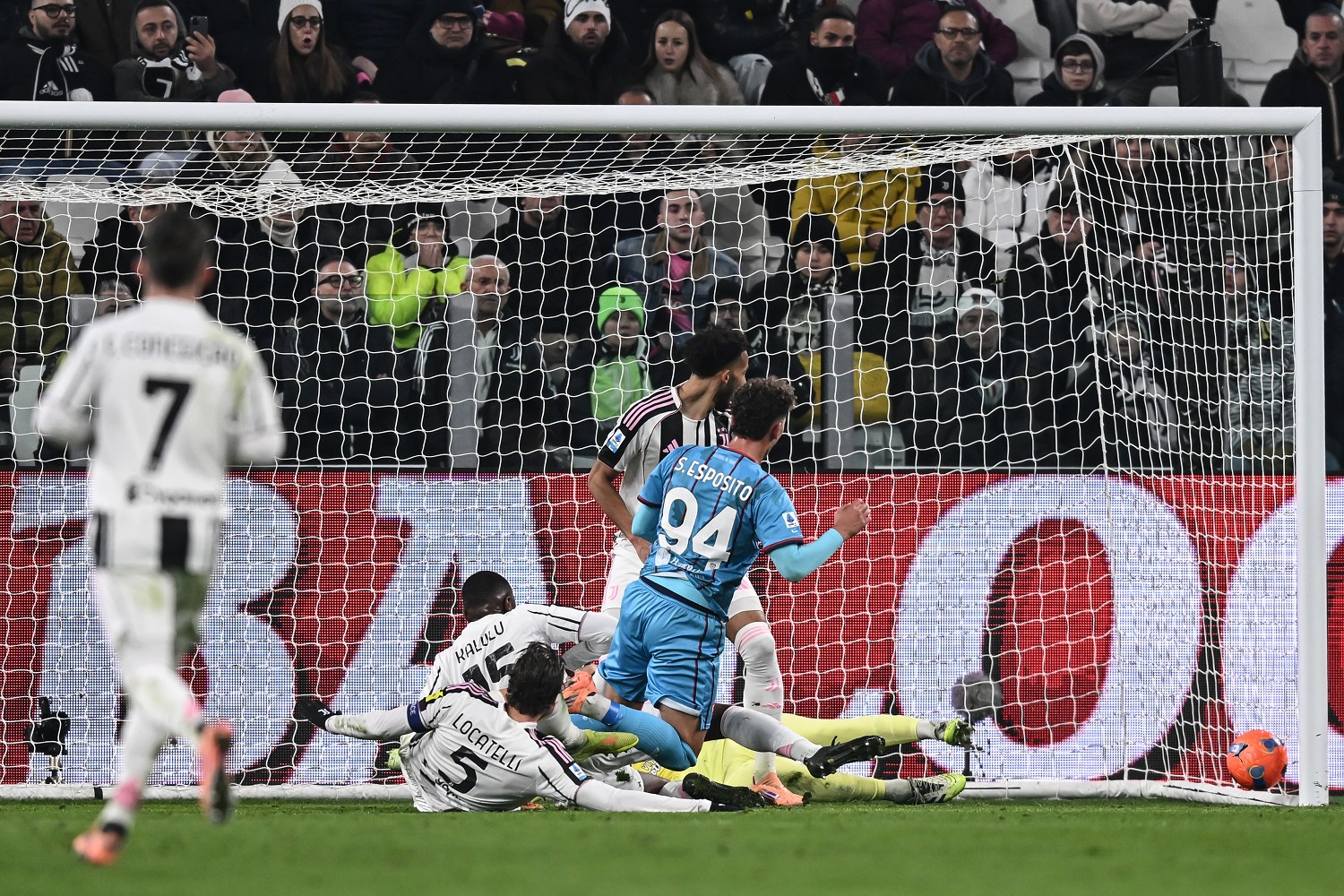 Esposito ha ingranato la marcia giusta: terzo gol e una prestazione positiva a Torino 26 Image Photo916243