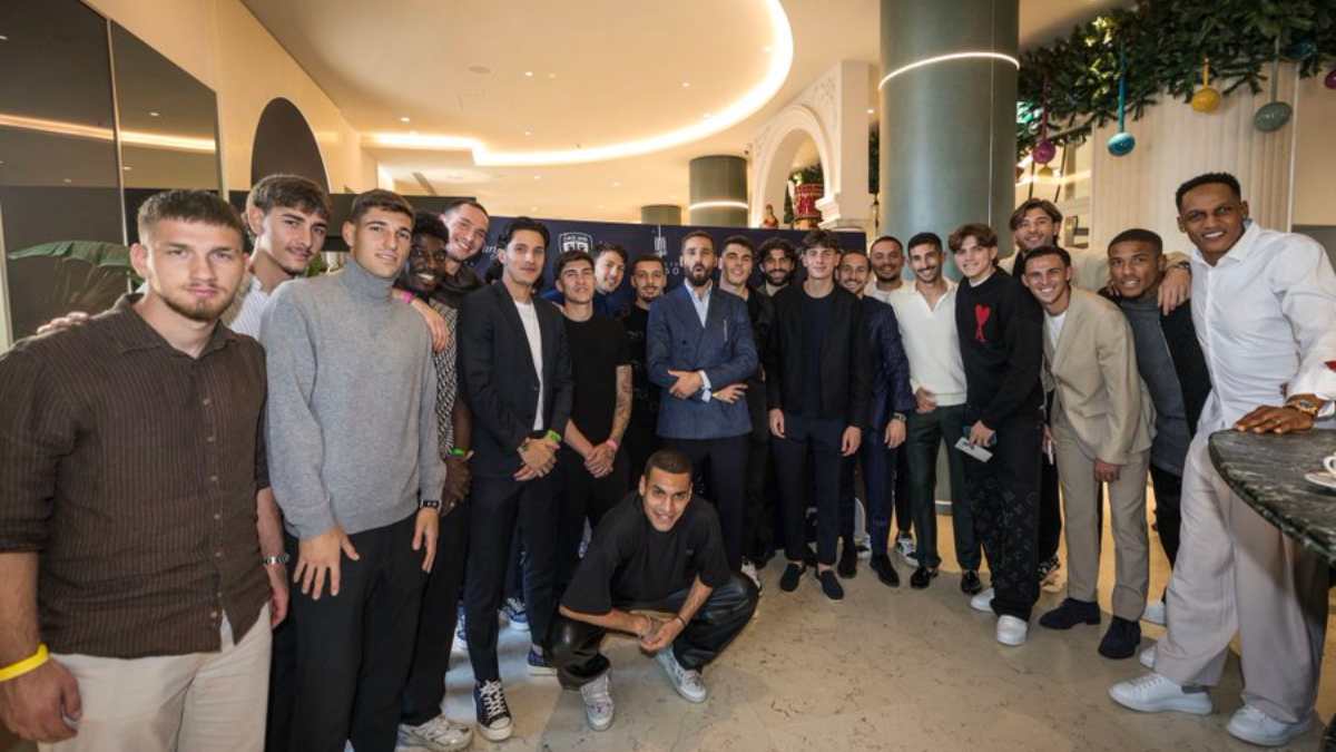 Cagliari, festa di Natale a Palazzo Tirso per la squadra rossoblù: le immagini della serata 26 Foto Cagliari twitter