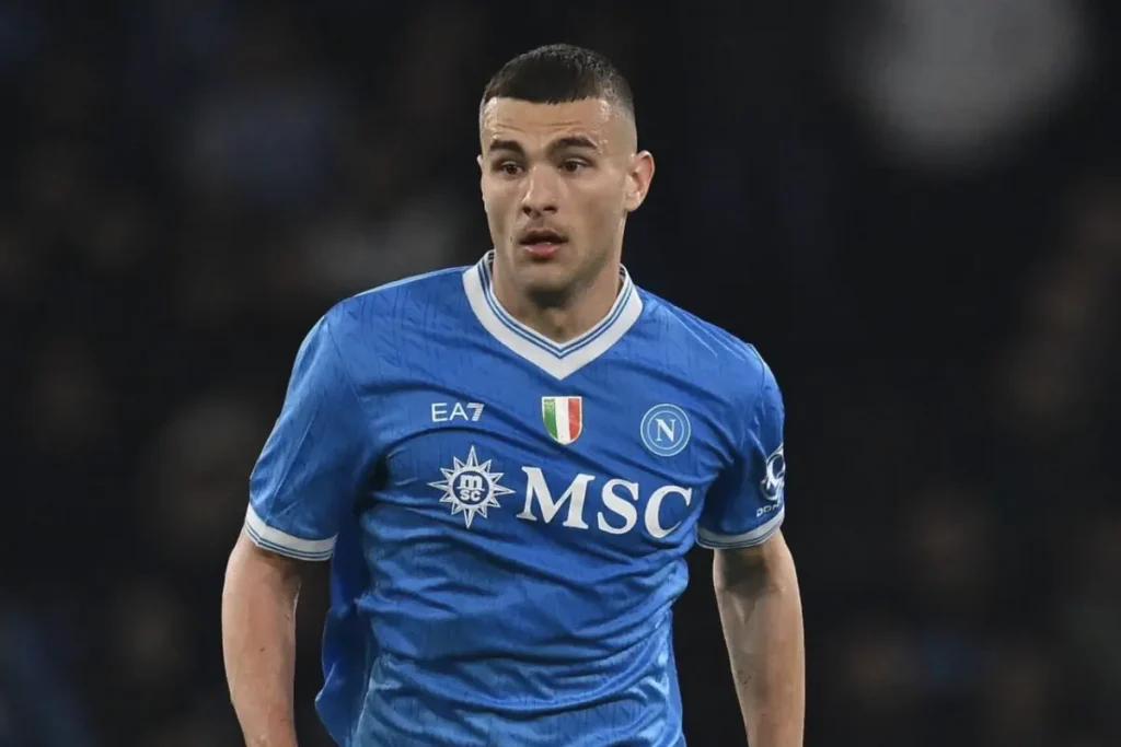 Conte non se ne capacita, è un oltraggio: lascia Napoli per i bianconeri 27 Alessandro Buongiorno