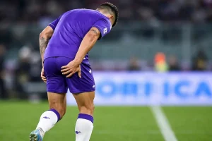 Torna dalla Nazionale rotto, infortunio più grave del previsto: stagione finita