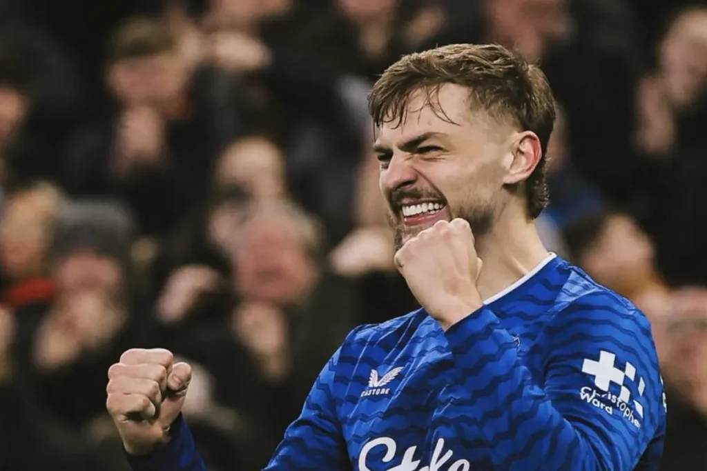 Di tutto per convincere Conte: colpo dalla Premier per il Napoli 27 Dewsbury-Hall