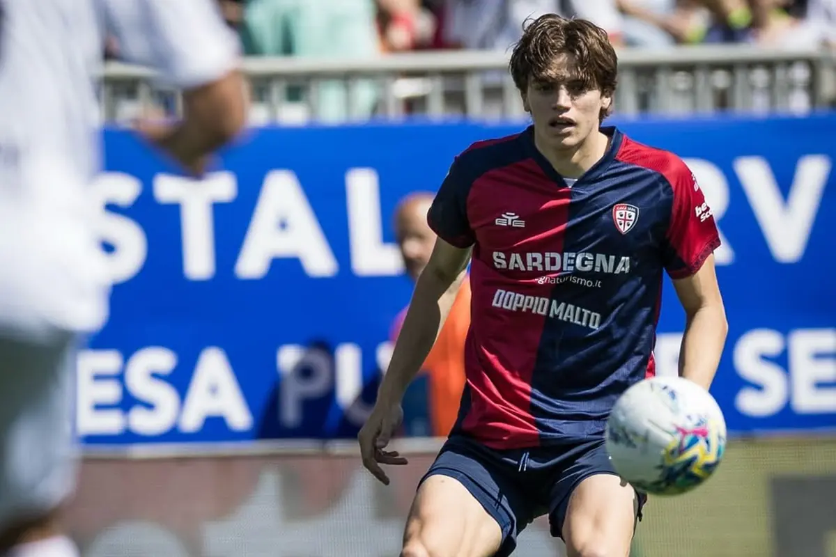 Tutti pazzi per Palestra, scatta l'allarme: "Sarà un problema" 27 Marco Palestra in azione durante Cagliari-Cremonese