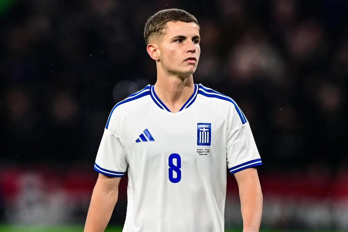 La Juventus ha già incontrato l'agente: chi è il nuovo Modric che vuole Spalletti 27 Mouzakitis con la maglia della Grecia nell'ultima amichevole disputata