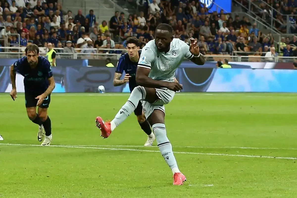 Ammonizione sparita: mistero dopo Cagliari-Udinese 27 Davis calcia il rigore in Inter-Udinese