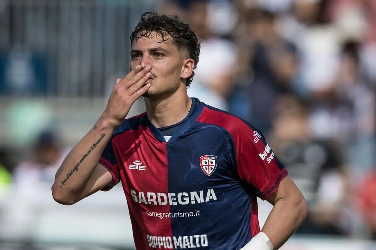 Decisione presa, sorpresa Esposito: affare fatto 26 Esposito manda un bacio dopo un gol