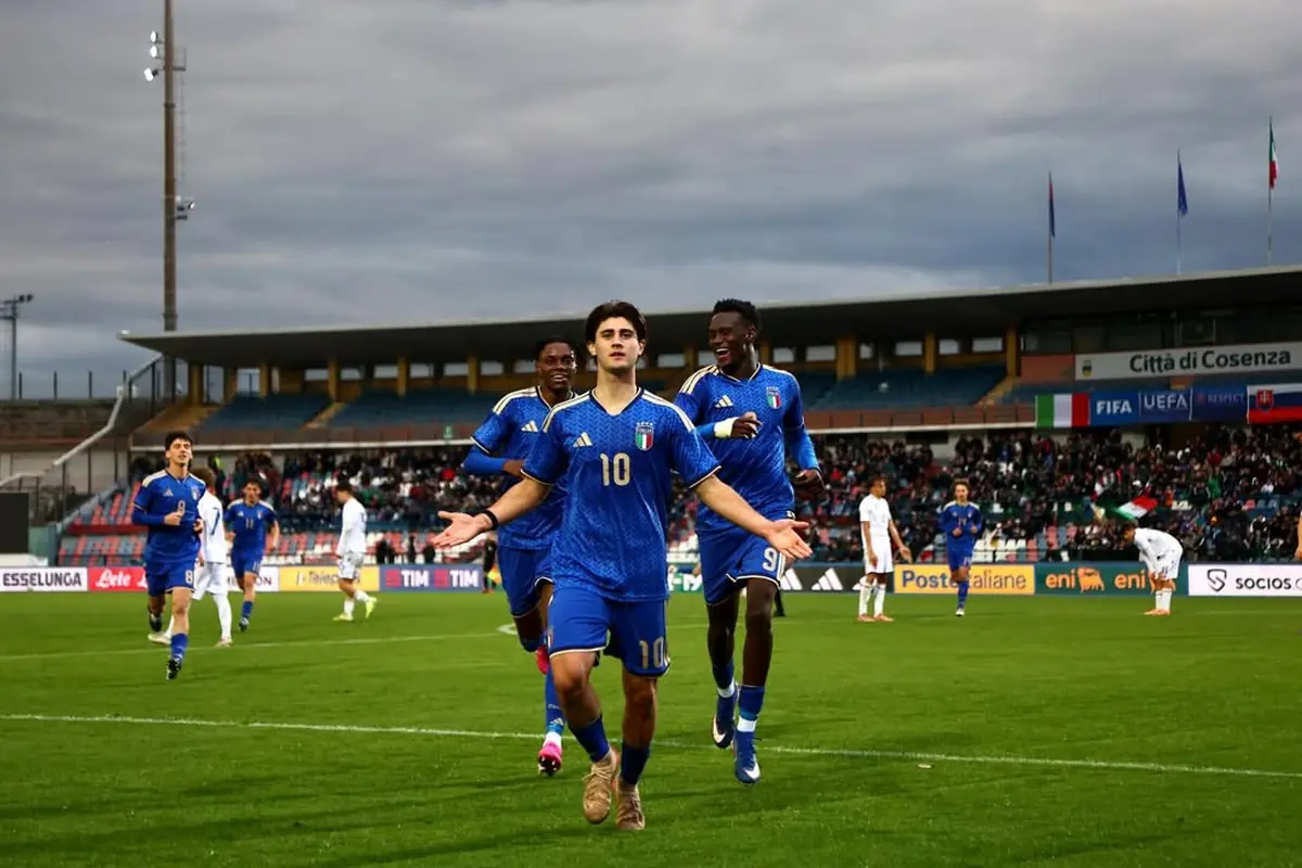 Lo manda il Milan, il Cagliari ci prova per il prossimo "10 della Nazionale" 27 Liberali Cagliari