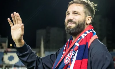 Pavoletti resta al Cagliari: deciso il nuovo ruolo 30 Pavoletti saluta Cagliari