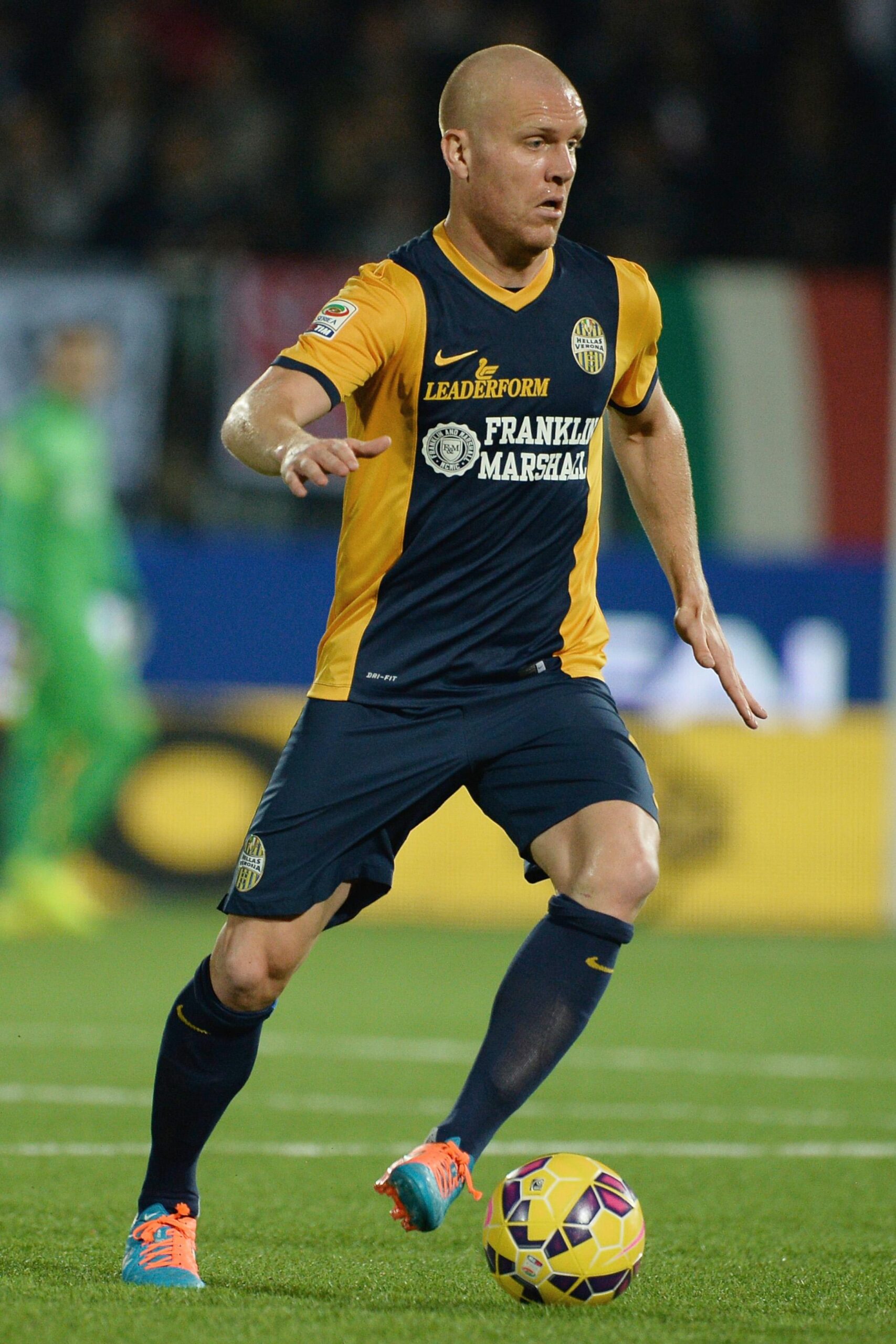 Verona, Hallfredsson: «Cagliari crocevia fondamentale per la salvezza» 26 hallfredsson azione verona novembre 2014 ifa scaled