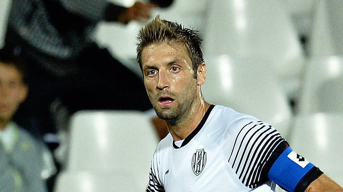 Lucchini: «Abbiamo troppi pochi italiani che giocano nei top club italiani ed europei. Su prossimo CT dell'Italia dico...» 26 lucchini azione cesena agosto 2014 ifa e1777036651789