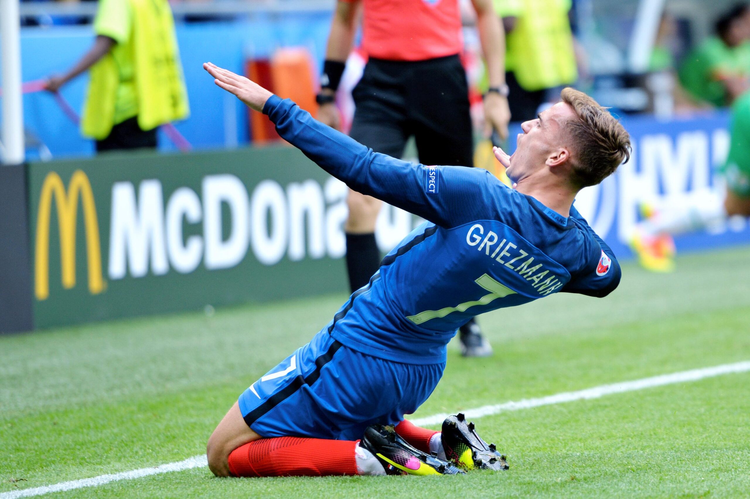 griezmann esulta francia europei giugno 2016 ifa scaled