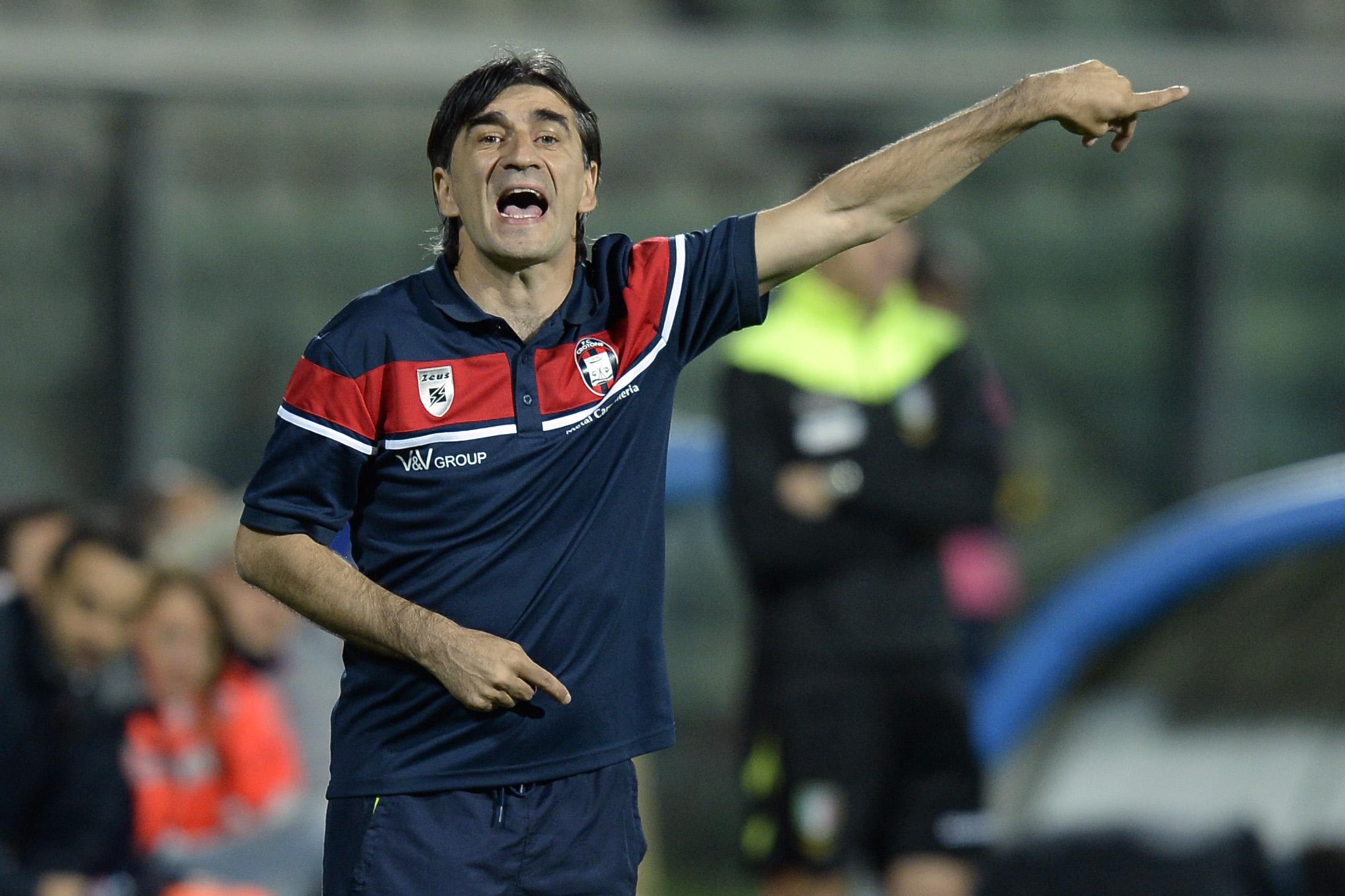 Serie B, il Crotone non va oltre il pari col Latina: Cagliari a -2 dalla vetta 26 juric indicazioni crotone aprile 2016 ifa