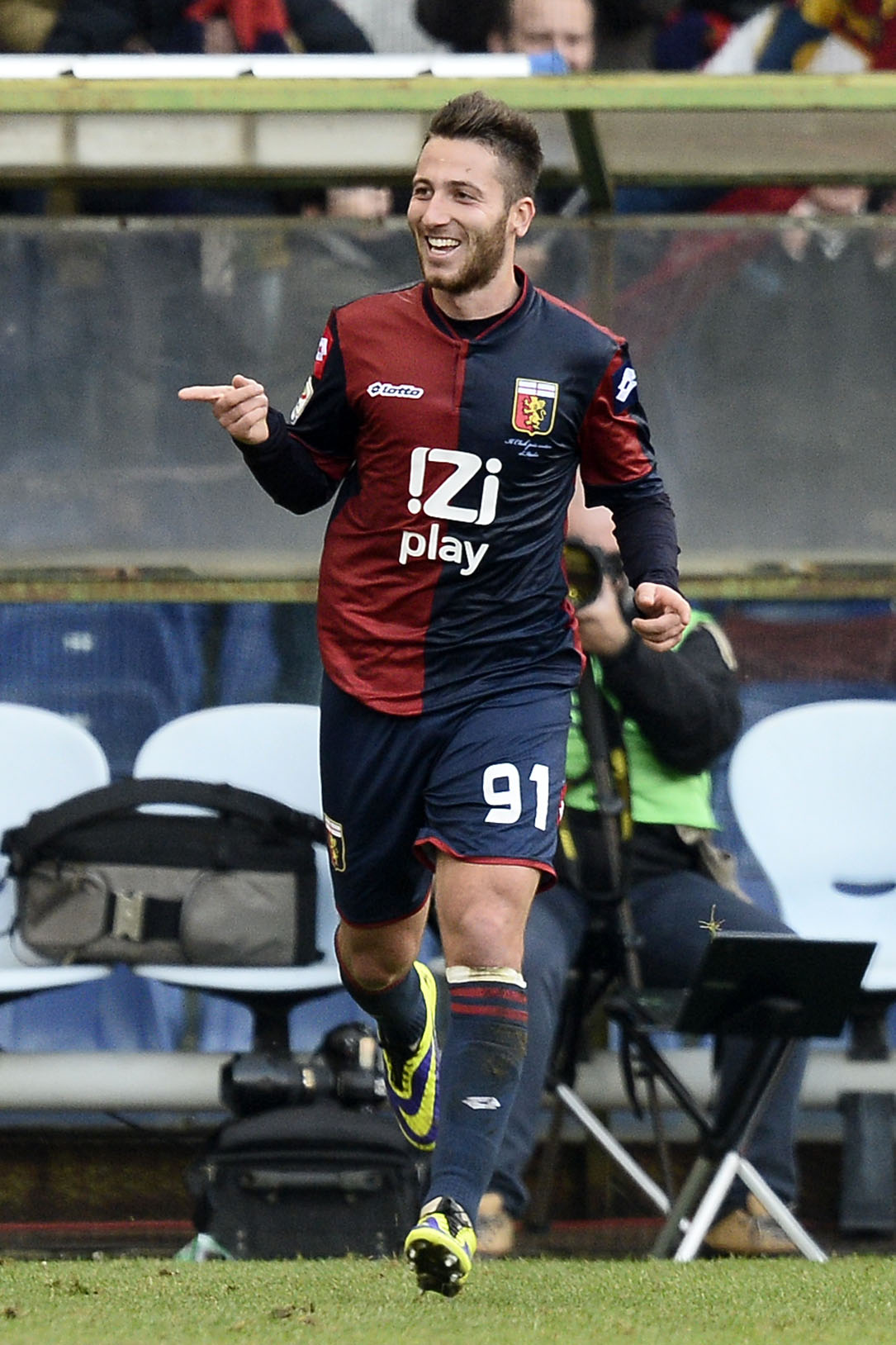 bertolacci esulta genoa gennaio 2014 ifa