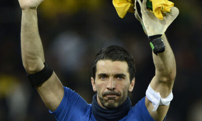 buffon gianluigi 2013 italia saluta ifa