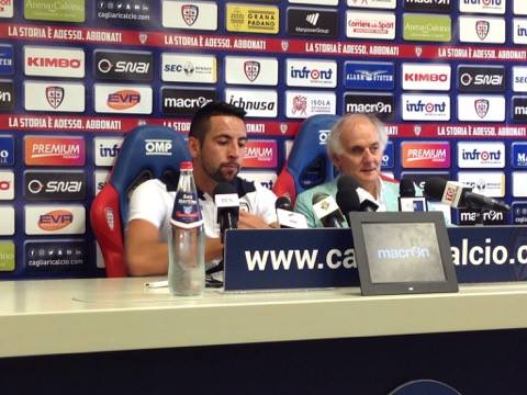 LIVE - La presentazione di Mauricio Isla: «Cagliari è la piazza ideale. Gioco dove mi dice il mister» 26 isla conferenza capozucca