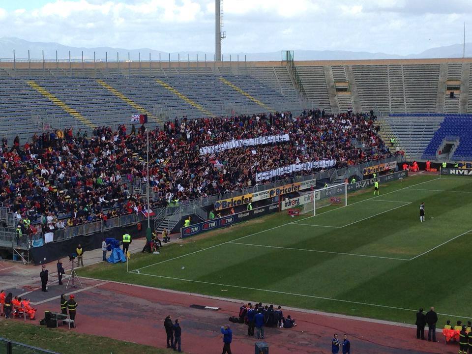 curva nord rispetto per le bandiere