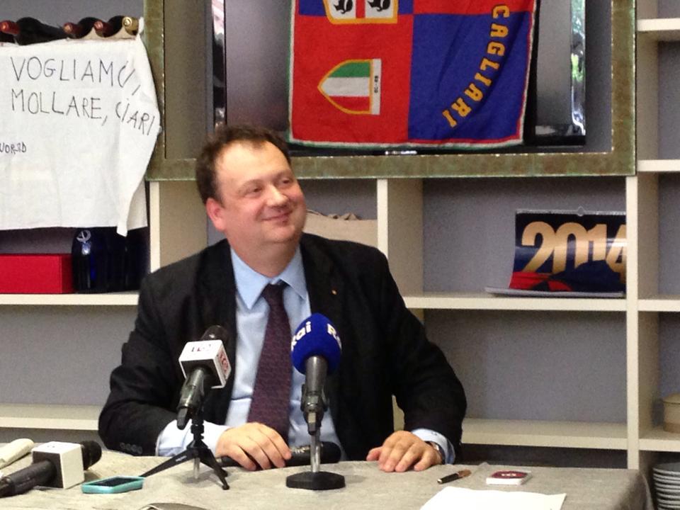 Silvestrone: «Non lascerò mai più la Sardegna, c'è da combattere un sistema di potere» 26 silvestrone conferenza sorriso