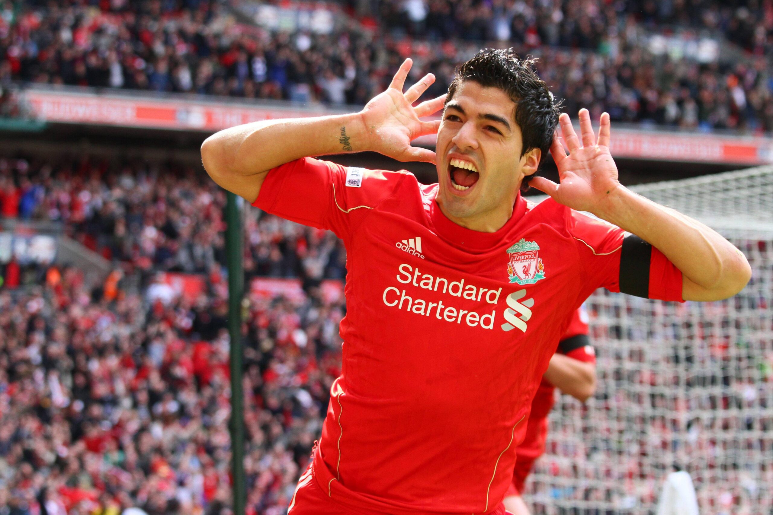 Abe furioso contro la squalifica a Suarez: «Non è un criminale!» 26 suarez ifa scaled